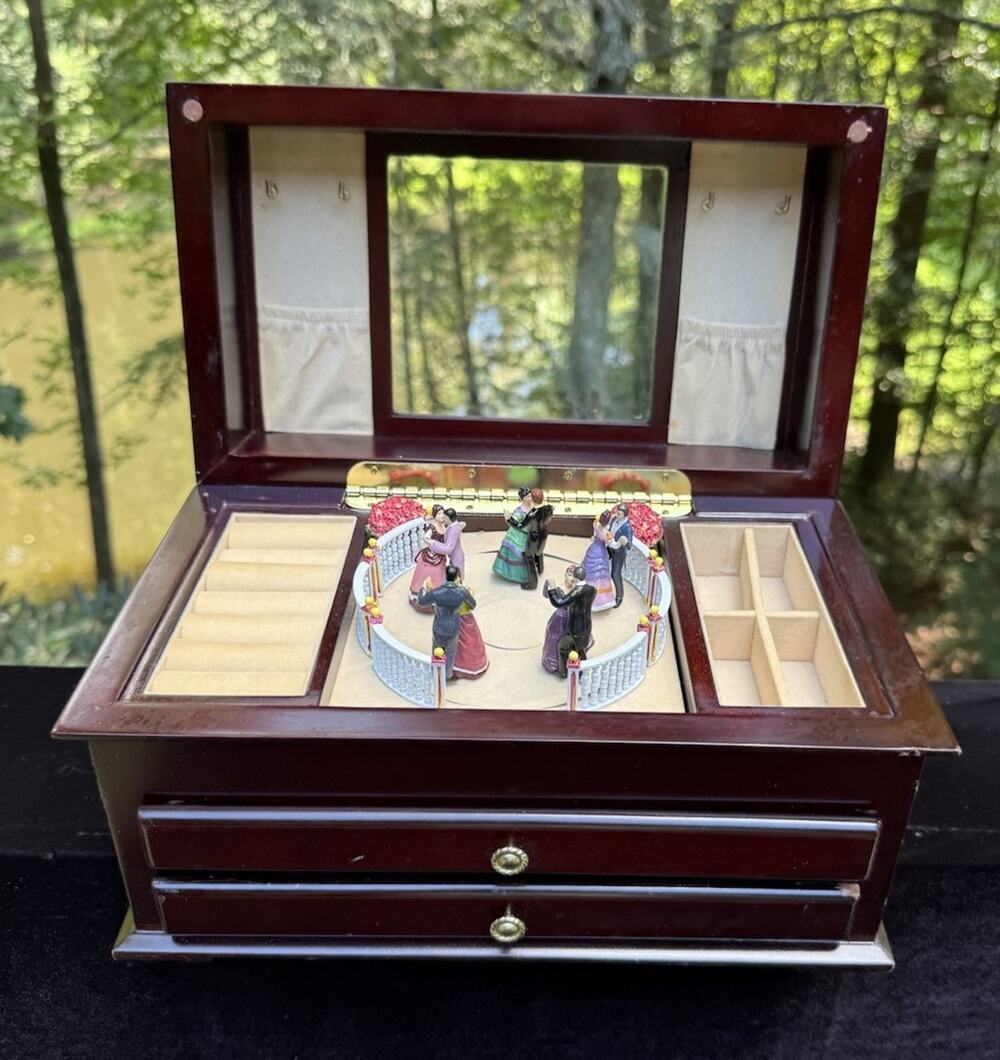 RARE Mr Christmas Deluxe Musical +***Not Working But Lovely Jewelry Box!